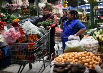 Colombia’s central bank cuts 2023 forecasts for inflation, growth