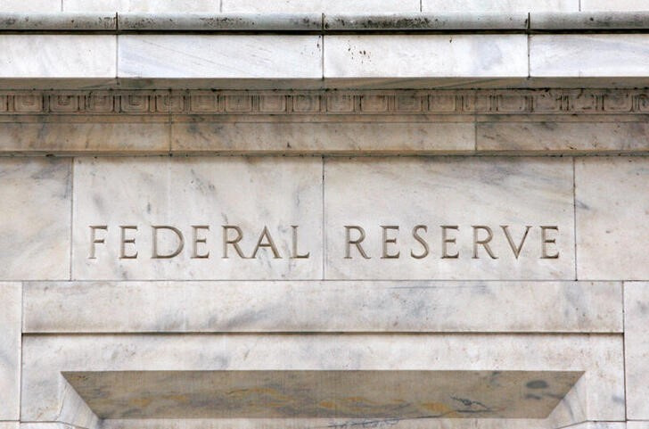 Bank deposits, lending rise in latest week, Fed data show