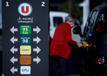 France to let fuel retailers sell below cost in inflation fight -PM