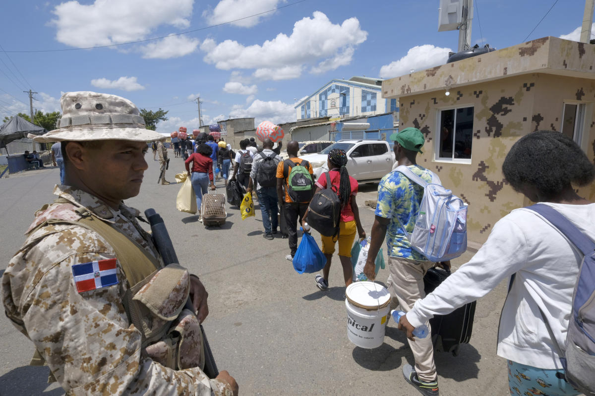 Dominican Republic’s president stands resolute on his closing of all borders with Haiti