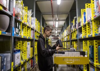 Amazon And Target Hiring Combined 350,000 Employees For The Holidays