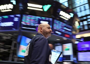 Frazzled U.S. stock investors eye frothy Treasury market as Fed looms