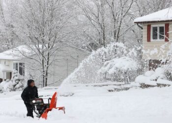 Meteorologists Just Released Snowfall Predictions For This Winter—Here’s Where Flakes Are Most Likely to Fly