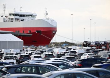 Sweden sides with Tesla, says transport agency must deliver plates or pay up