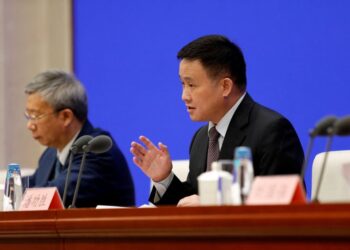 China’s central bank head pledges to support growth, urges reforms