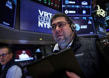 Futures rise on growing bets of rate cuts next year