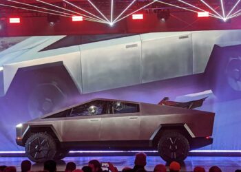 Tesla releases the Cybertruck, Sam Altman officially returns to OpenAI, and Evernote cripples its free plan