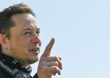 Elon Musk is looking to raise $1 billion for xAI