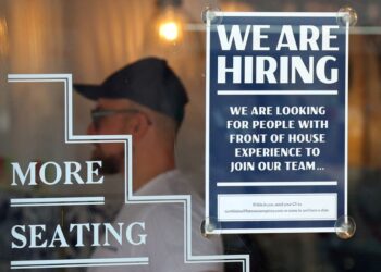 UK starting salaries rise at slowest pace in nearly 3 years: survey