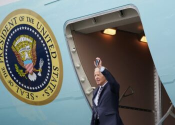 Biden mocks Trump during California fundraising trip