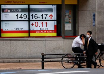 Asia stocks see slim weekly gain, await US inflation