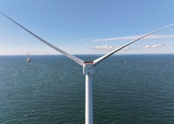 Big offshore wind farms are now transmitting sweet, sweet battery juice to the US grid