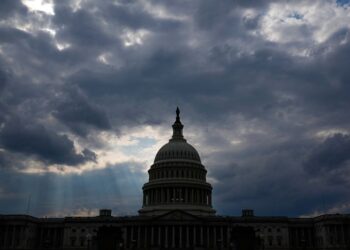 Top US Congress Democrat, Republican reach spending deal, starting race to pass it