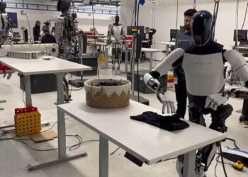 Elon’s Tesla robot is sort of ‘ok’ at folding laundry in pre-scripted demo