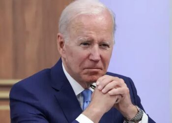 Supreme Court Justices Roberts and Coney Barrett split with conservatives to give Biden a border win