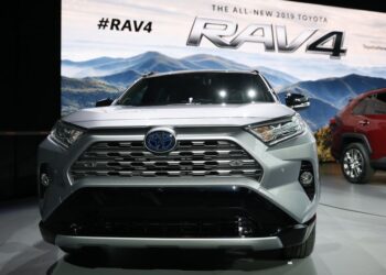 Analysis-Toyota to outshine rivals as more consumers opt for hybrids amid EV slowdown