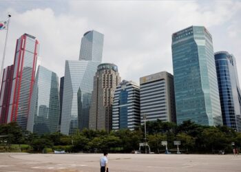 S.Korea’s dollar bond deals rise to record $15 billion as firms lock in overseas funding