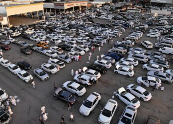 Saudi Arabia sees medium-term non-oil growth at over 5%, below previous estimate