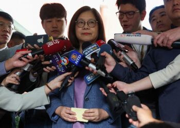 Taiwan minister says China coast guard triggers panic by boarding Taiwan tourist boat