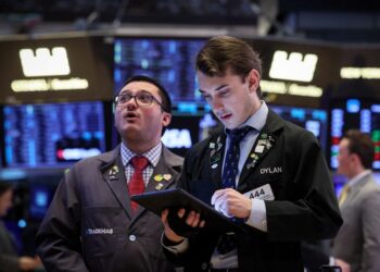 Futures lower, Salesforce to report, Tesla’s Roadster