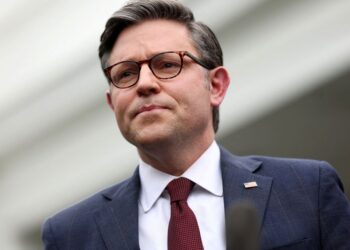 US Congress makes last-minute bid to avert government shutdown