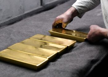 Gold eyes best week in five months ahead of US jobs data