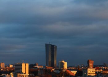 ECB to wean banks off free cash at gentlest pace