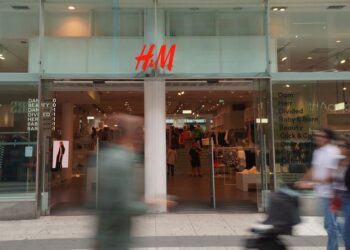 European shares muted ahead of economic data; H&M shines