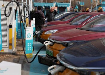 China’s oil majors face uphill climb to adapt to EV future