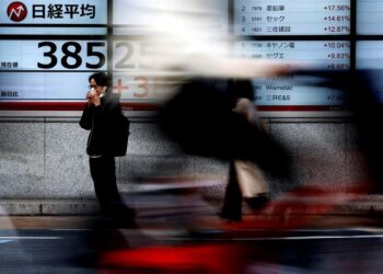 Morning bid: Fragile FX, tech swoon cloud sentiment