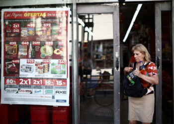 Argentina economic activity seen plunging 6% in February