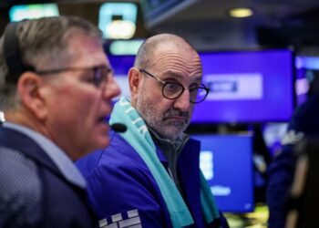 Wall Street shares close up as megacap tech stocks rally