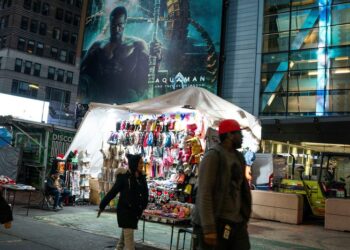 US inflation increases moderately; consumer spending boosts Q2 outlook