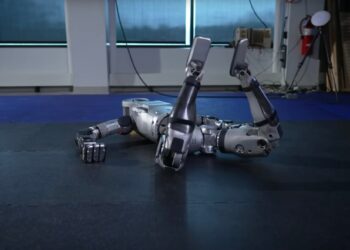 Humanoid robots are learning to fall well