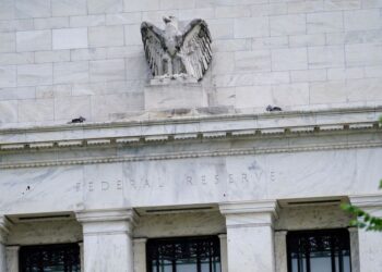 Inflation-wary US rate options market cautiously prices for 2024 Fed hike