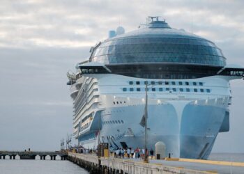 Exclusive-Royal Caribbean recruiting thousands to meet surging demand, sources say