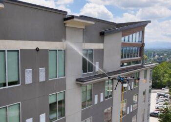 Lucid Bots secures $9M for drones to clean more than your windows