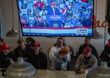 Trump again attacks New York prosecutor, floats economic plans at New Jersey rally