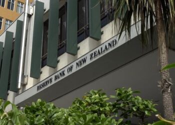 RBNZ keeps interest rates steady, sees delayed cuts amid sticky inflation
