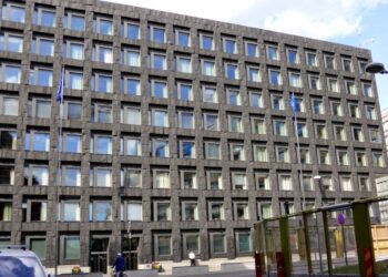 As Europe struggles to cut debt, Sweden eyes more spending