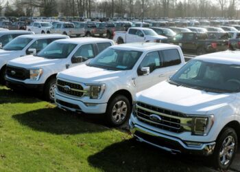 US raises truck, SUV fuel economy rules, much less than first proposed
