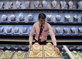 Gold rush grips Asia despite near-record prices