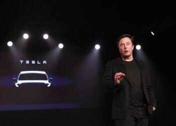 Tesla shareholders sue Musk for starting competing AI company
