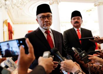 Indonesia plans import duties on clothing, ceramics, minister says