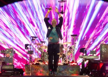 Glastonbury: Coldplay Go Pyro; Crowe, Cruise And McQuarrie “Dad