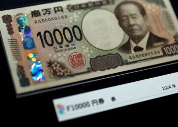 Dollar weakness supports pound and euro, elections in focus