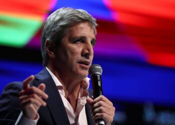 Argentina to sell dollars on parallel market as part of anti-inflation drive