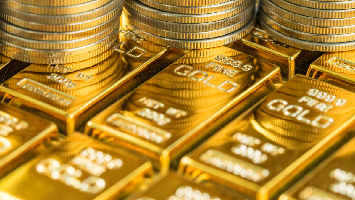 Gold hits a new record: What’s driving prices higher