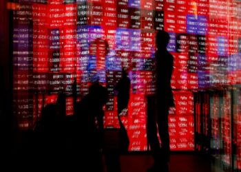 Asian shares extend global rally, Nikkei an outlier as yen surges