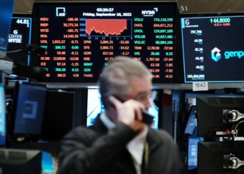 S&P 500, Nasdaq Sink To Lowest Levels Since May As Crash Fears Linger